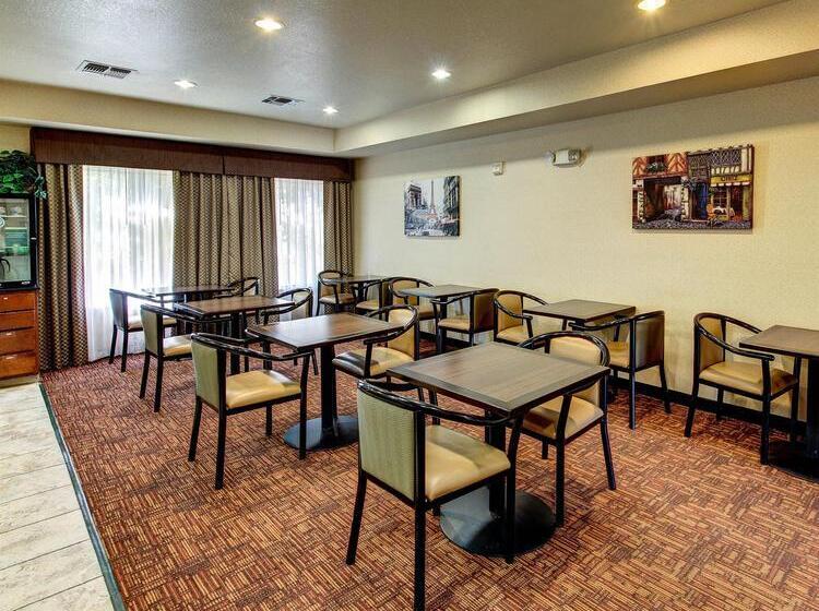 בית מלון כפרי Quality Inn & Suites  Granbury