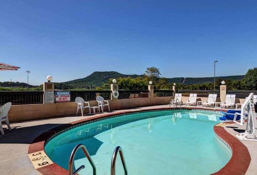 בית מלון כפרי Quality Inn Troutville  Roanoke North