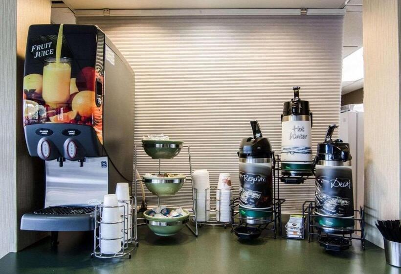 בית מלון כפרי Quality Inn Troutville  Roanoke North