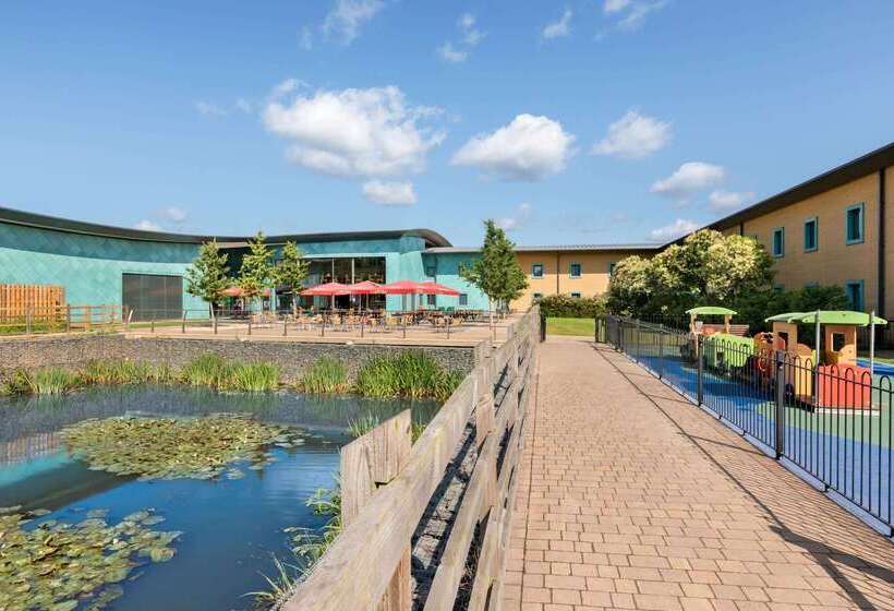 فندق Ramada By Wyndham Cobham