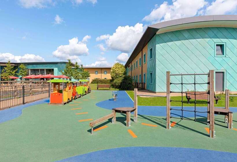 فندق Ramada By Wyndham Cobham