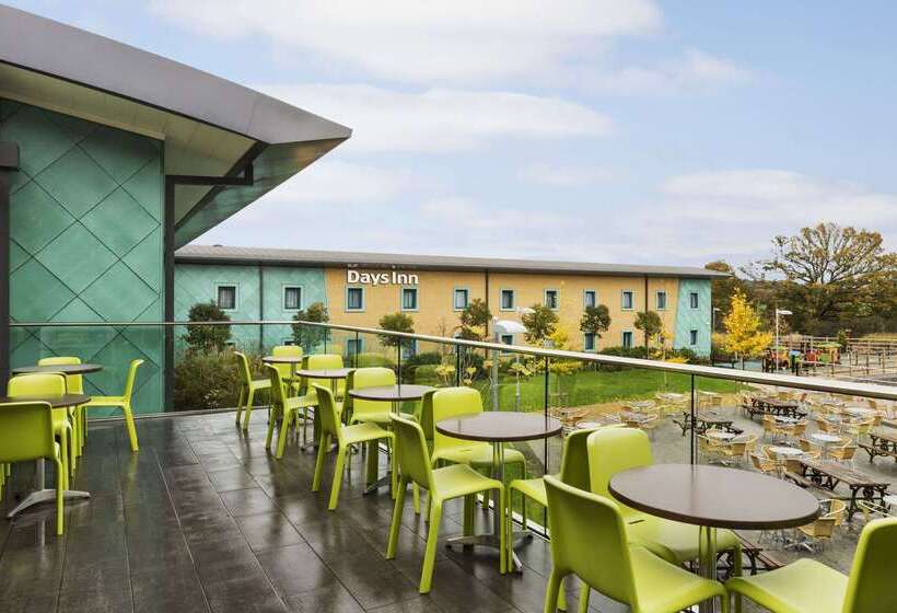 فندق Ramada By Wyndham Cobham