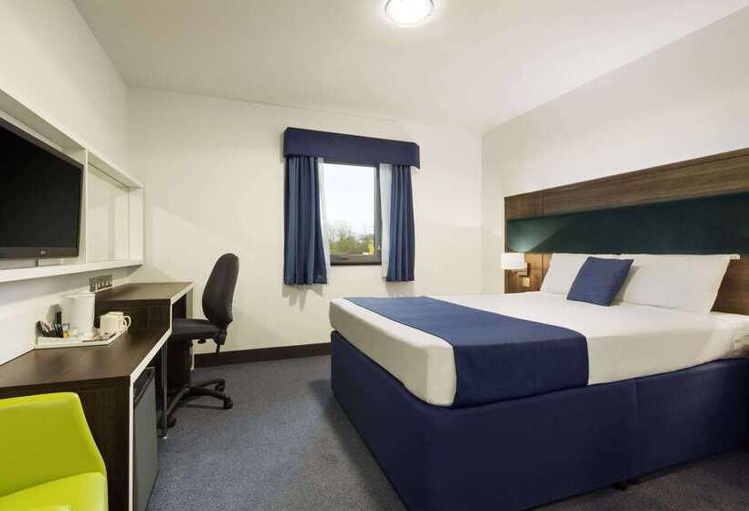 فندق Ramada By Wyndham Cobham