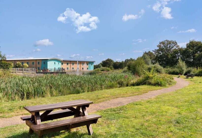 فندق Ramada By Wyndham Cobham