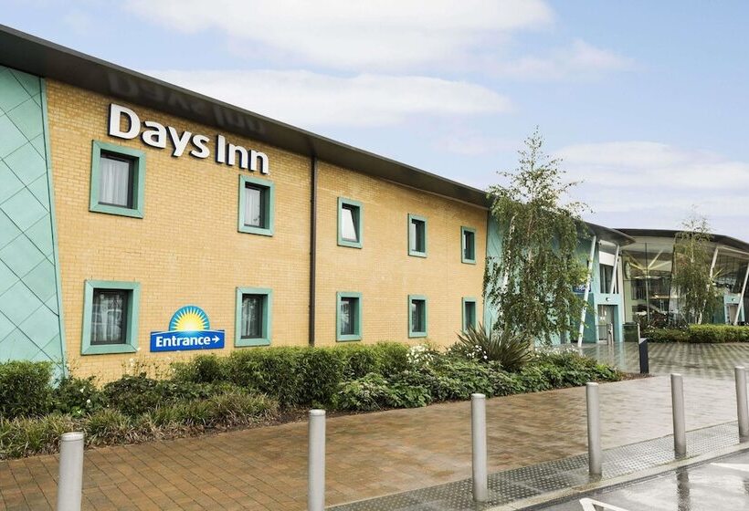 فندق Ramada By Wyndham Cobham