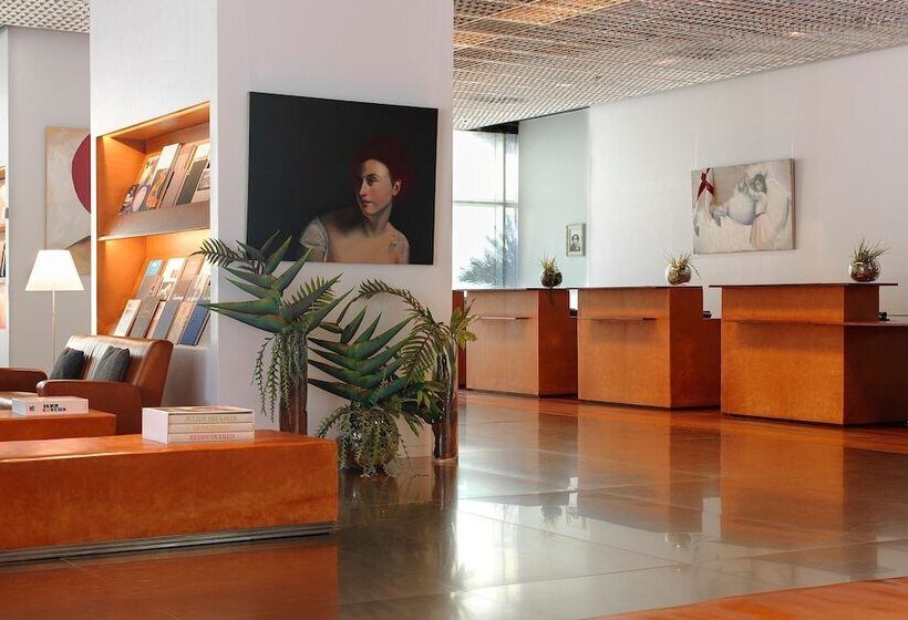 هتل Renaissance Barcelona Fira