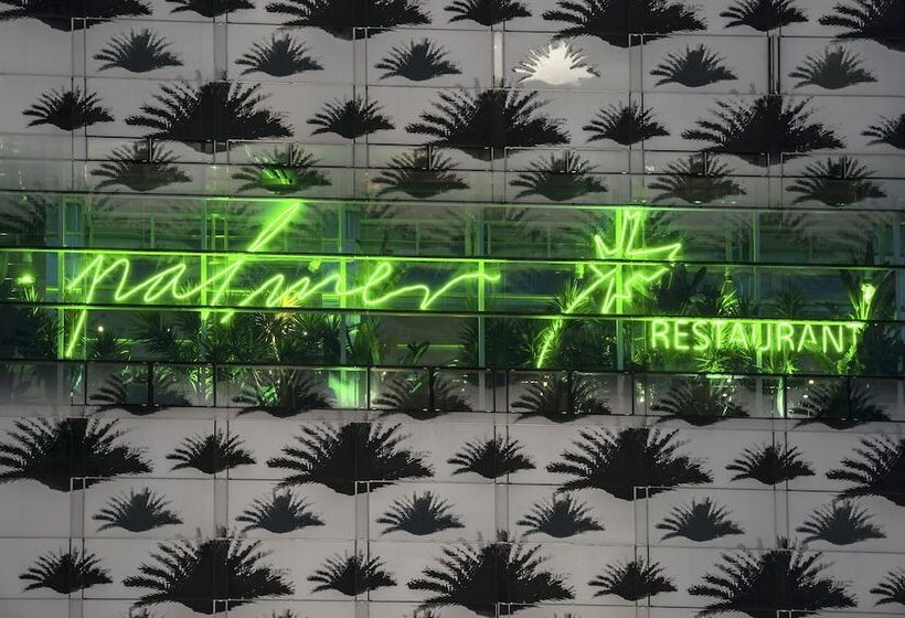 هتل Renaissance Barcelona Fira