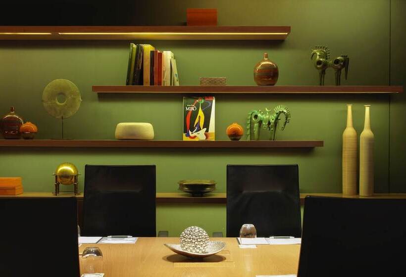 هتل Renaissance Barcelona Fira