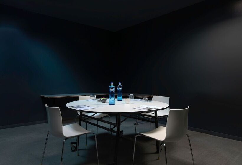 هتل Renaissance Barcelona Fira