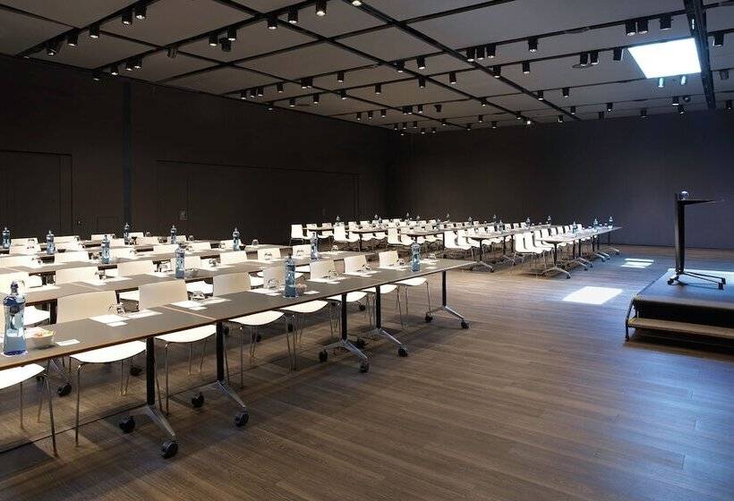 هتل Renaissance Barcelona Fira