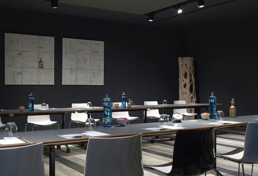 هتل Renaissance Barcelona Fira