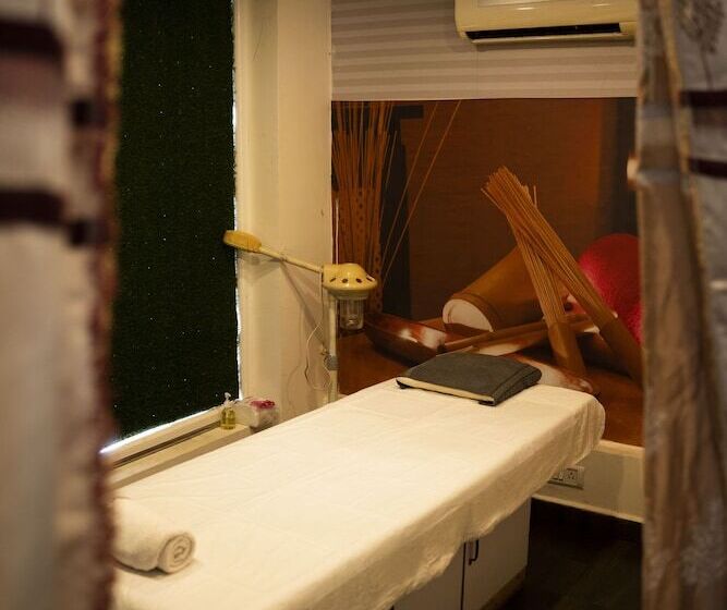 호텔 Royale Assagao Resort   Near Vagator Beach