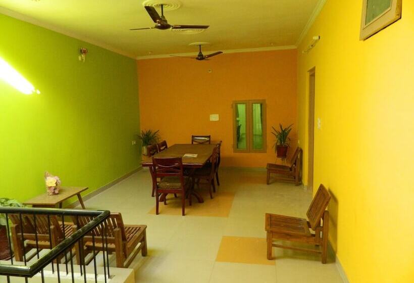 בית מלון כפרי Satkar