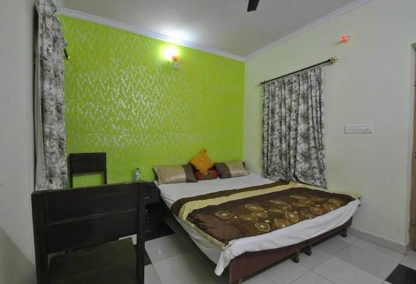 בית מלון כפרי Satkar