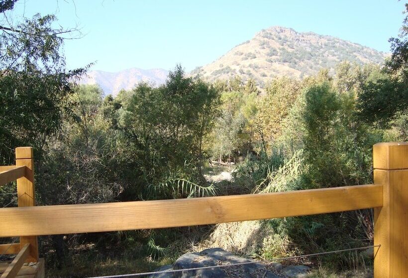 فندق Sequoia Riverfront Cabins