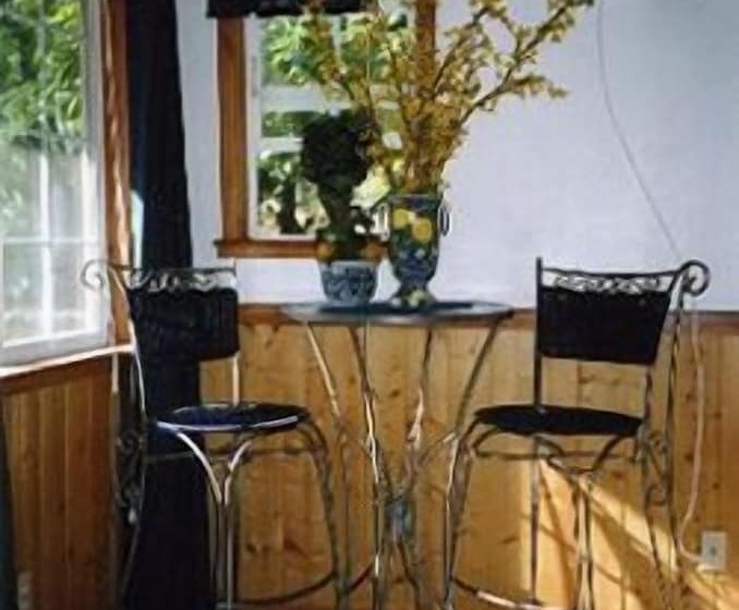 فندق Sequoia Riverfront Cabins