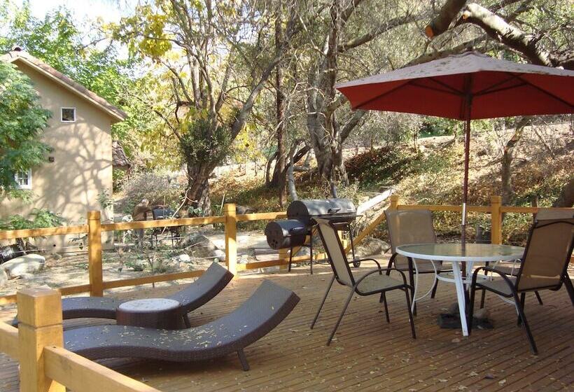 فندق Sequoia Riverfront Cabins