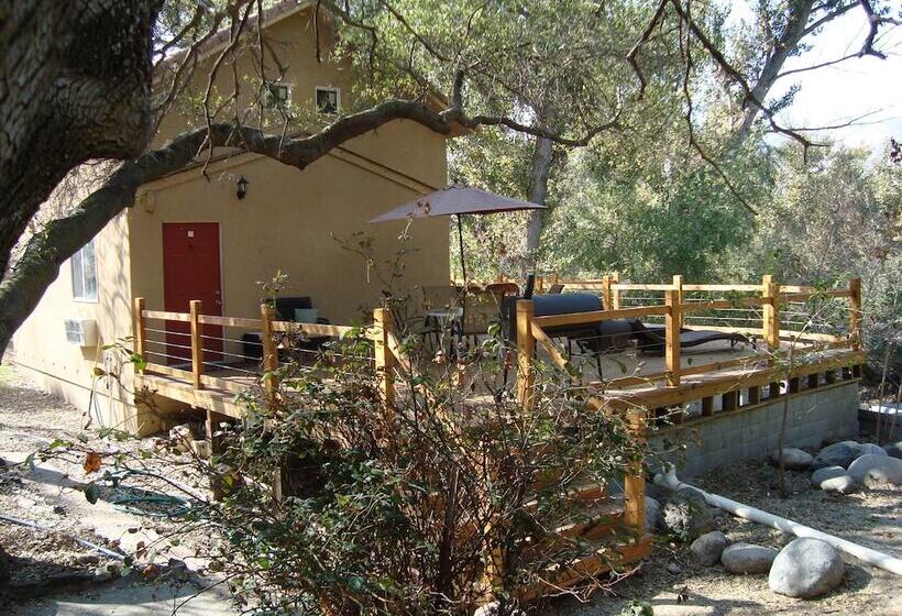 فندق Sequoia Riverfront Cabins
