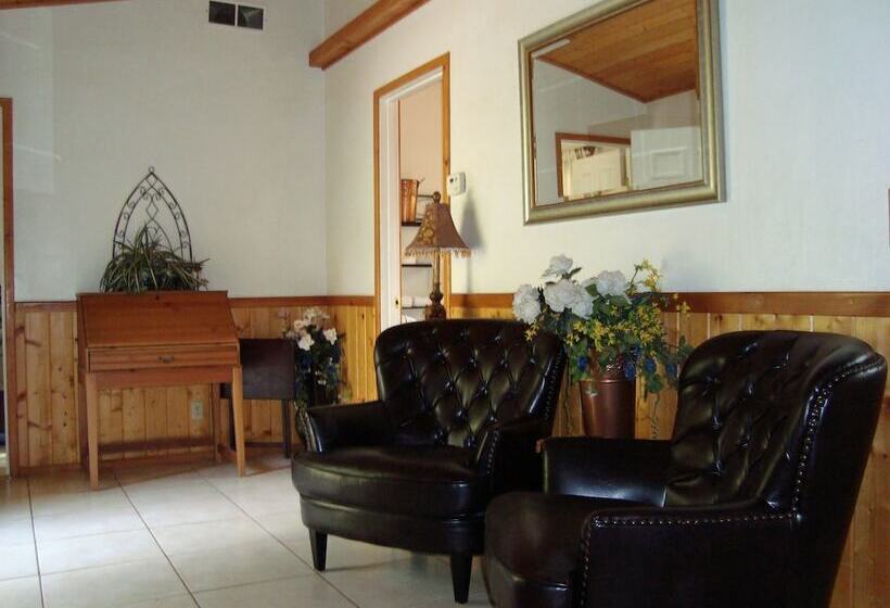 فندق Sequoia Riverfront Cabins