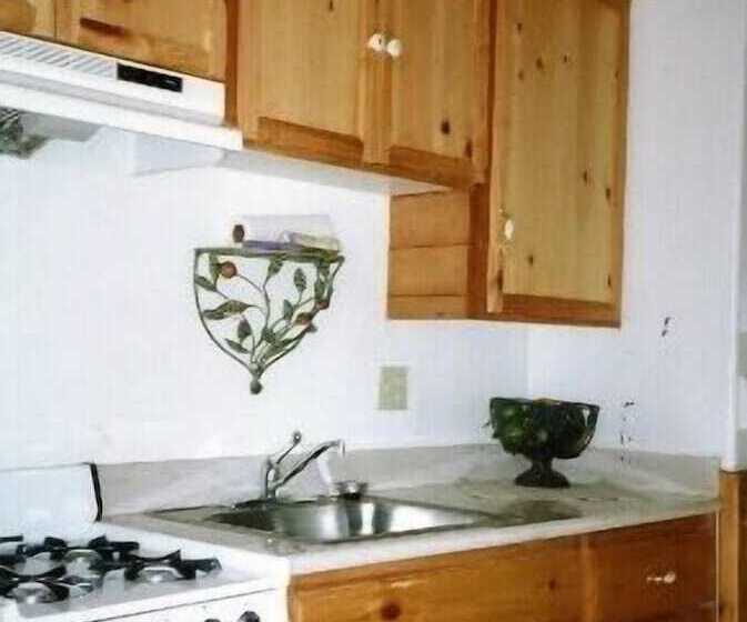 فندق Sequoia Riverfront Cabins