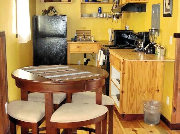 فندق Sequoia Riverfront Cabins