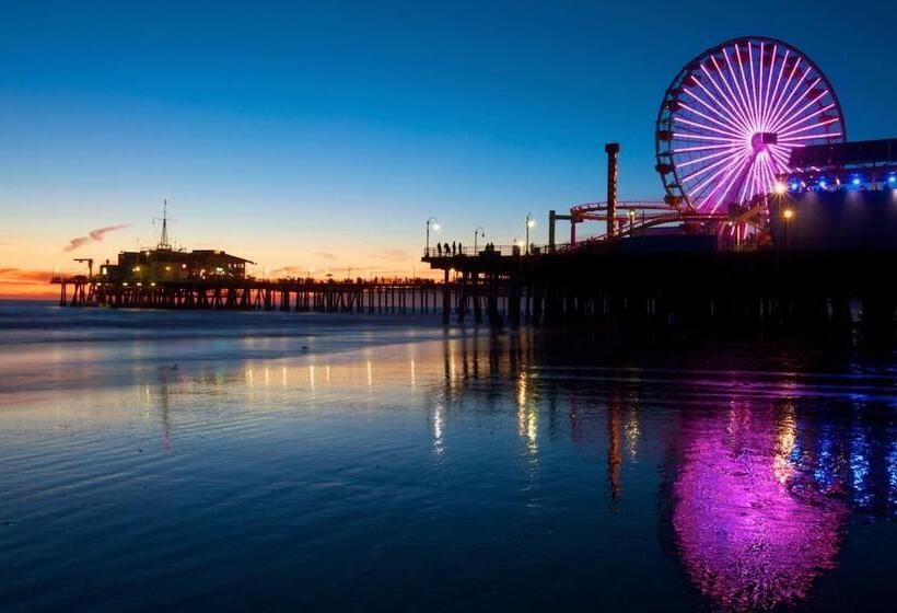 فندق Studio Inn & Suites At Promenade Downey