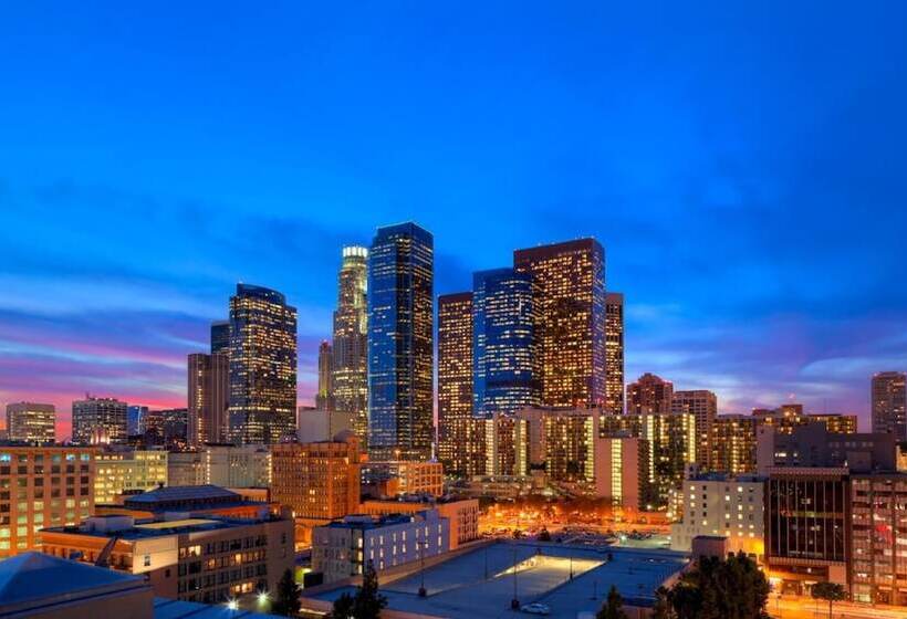 فندق Studio Inn & Suites At Promenade Downey