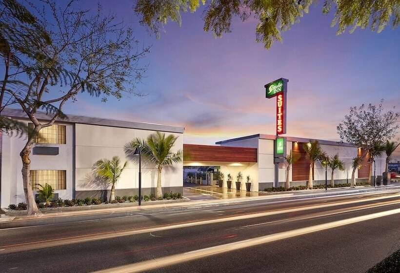 فندق Studio Inn & Suites At Promenade Downey