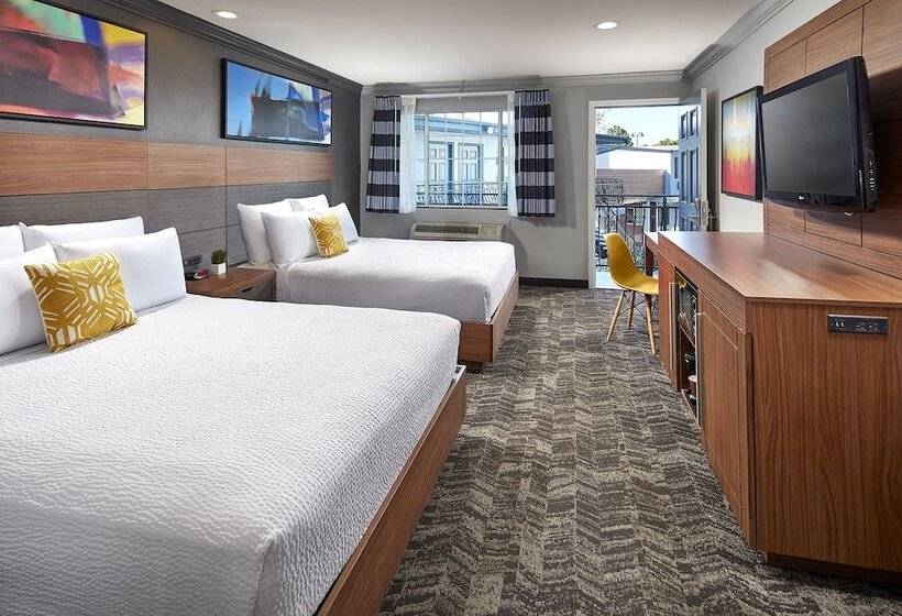 فندق Studio Inn & Suites At Promenade Downey