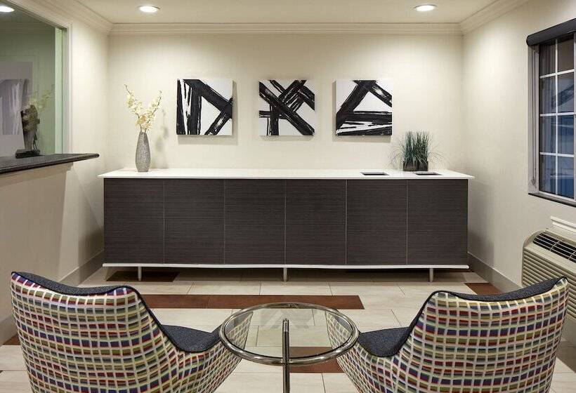 فندق Studio Inn & Suites At Promenade Downey