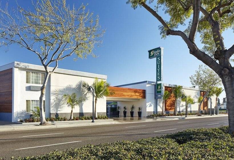 فندق Studio Inn & Suites At Promenade Downey