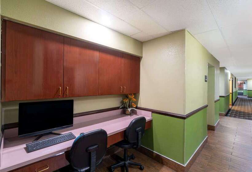 酒店 Super 8 By Wyndham Shepherdsville Louisville South I65