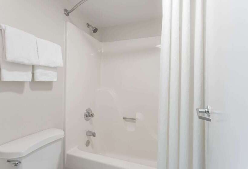 فندق Super 8 By Wyndham Stafford