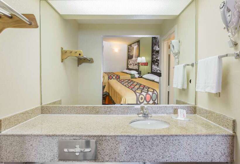 فندق Super 8 By Wyndham Stafford