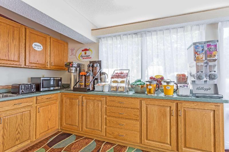 فندق Super 8 By Wyndham Stafford