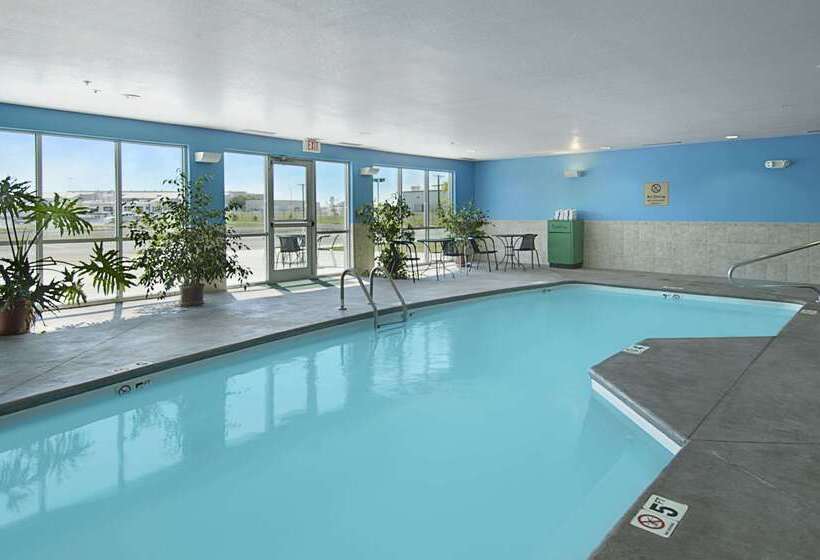 ホテル Super 8 By Wyndham Topeka At Forbes Landing