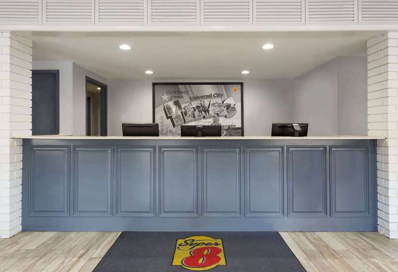 Отель Super 8 By Wyndham Universal City