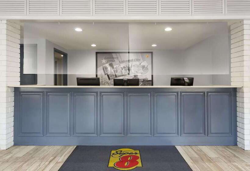 Отель Super 8 By Wyndham Universal City