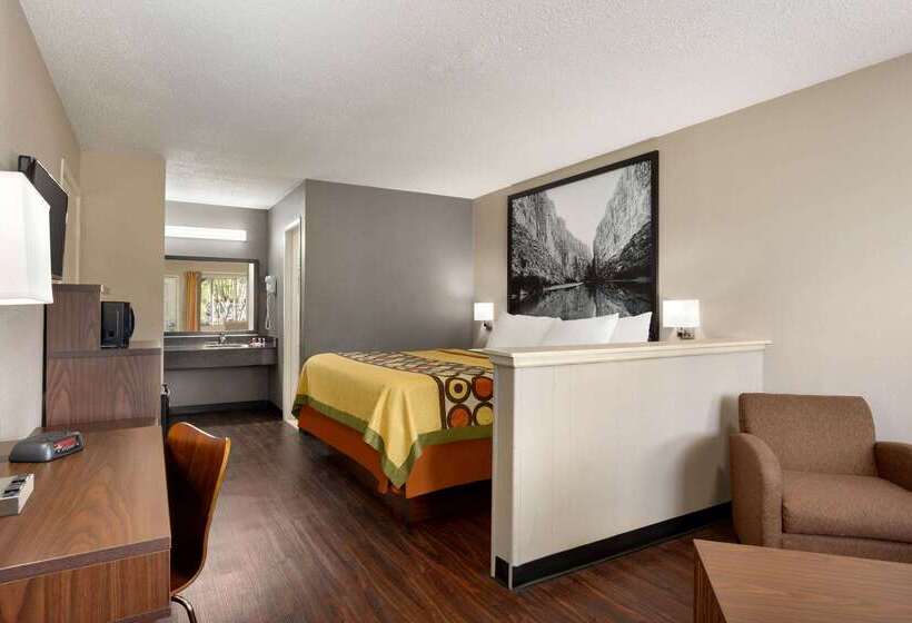 Отель Super 8 By Wyndham Universal City