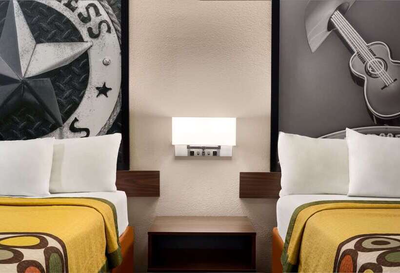 Отель Super 8 By Wyndham Universal City