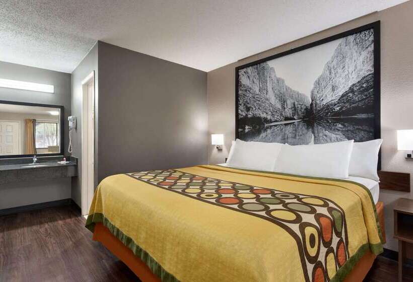 Отель Super 8 By Wyndham Universal City