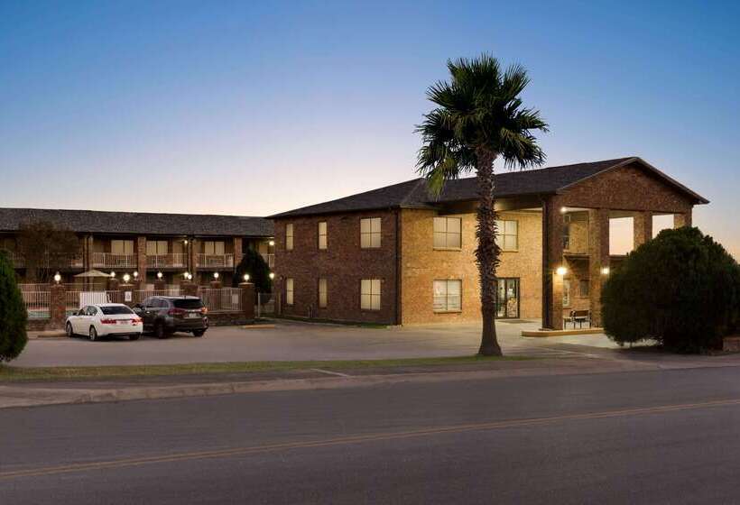 Отель Super 8 By Wyndham Universal City