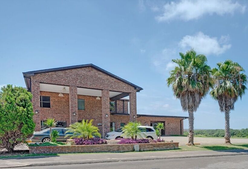 Отель Super 8 By Wyndham Universal City