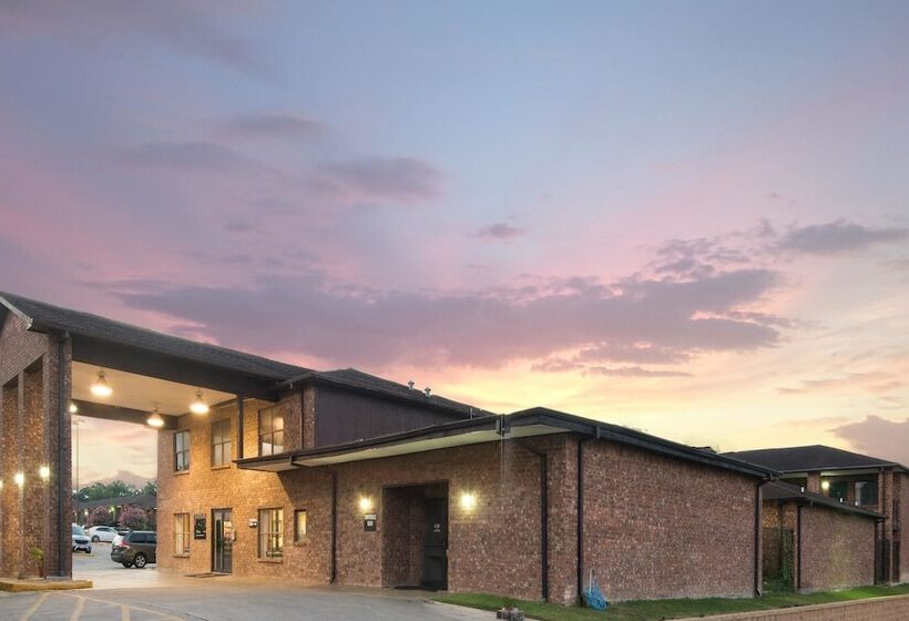 Отель Super 8 By Wyndham Universal City