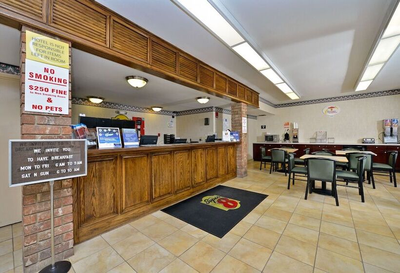 Отель Super 8 By Wyndham Universal City