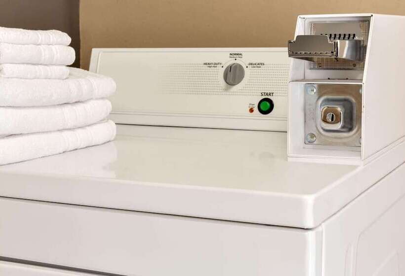 Отель Super 8 By Wyndham Universal City