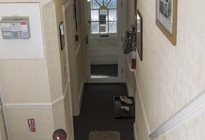 هتل The Firs Bed And Breakfast