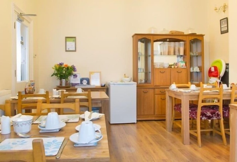 هتل The Firs Bed And Breakfast