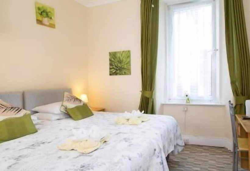 هتل The Firs Bed And Breakfast