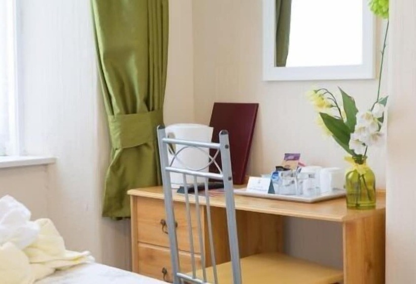 هتل The Firs Bed And Breakfast